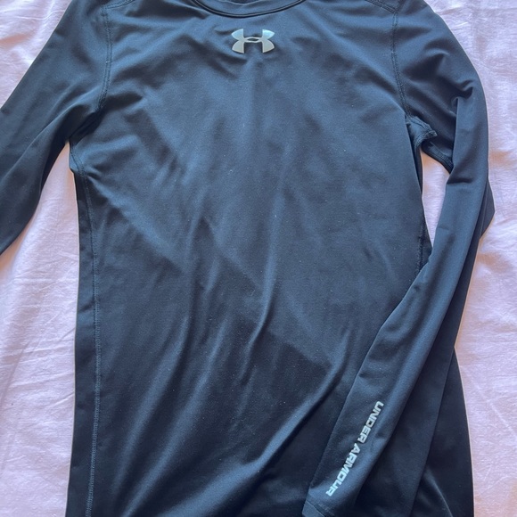 Active wear black under armour top - Picture 2 of 4